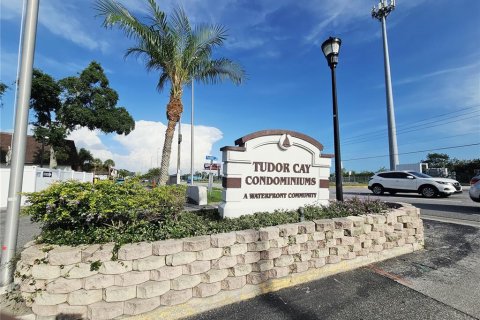 Condominio en alquiler en Tampa, Florida, 2 dormitorios, 89.19 m2 № 1787952 - foto 2
