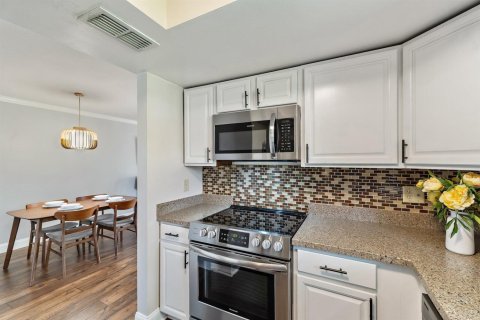 Condo in Stuart, Florida, 1 bedroom  № 2084211 - photo 16