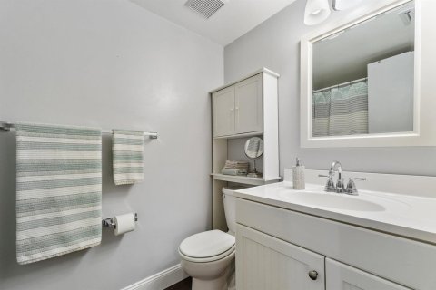 Condo in Stuart, Florida, 1 bedroom  № 2084211 - photo 24