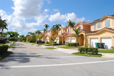 Casa en alquiler en Miami, Florida, 4 dormitorios, 212.75 m2 № 1798799 - foto 3