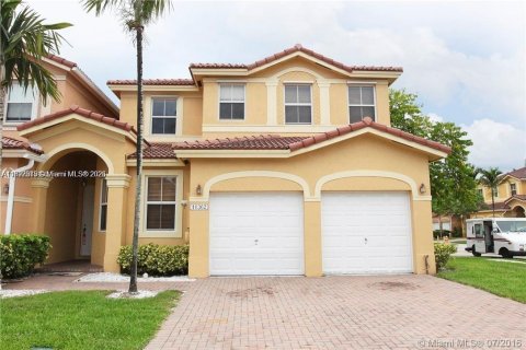 Casa en alquiler en Miami, Florida, 4 dormitorios, 212.75 m2 № 1798799 - foto 4