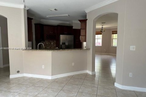 Casa en alquiler en Miami, Florida, 4 dormitorios, 212.75 m2 № 1798799 - foto 8