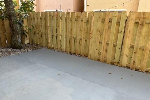 Casa en alquiler en Miami, Florida, 4 dormitorios, 212.75 m2 № 1798799 - foto 24