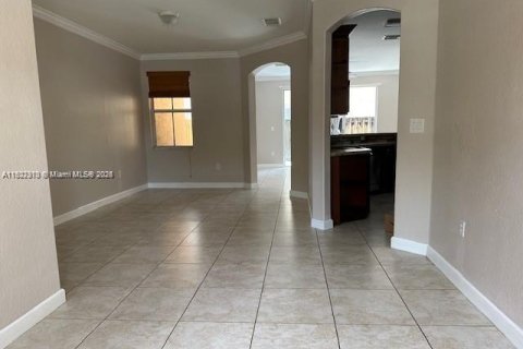 Casa en alquiler en Miami, Florida, 4 dormitorios, 212.75 m2 № 1798799 - foto 9