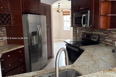 Casa en alquiler en Miami, Florida, 4 dormitorios, 212.75 m2 № 1798799 - foto 7