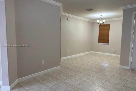 Casa en alquiler en Miami, Florida, 4 dormitorios, 212.75 m2 № 1798799 - foto 11