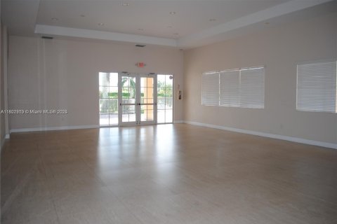 Casa en alquiler en Miami, Florida, 4 dormitorios, 212.75 m2 № 1798799 - foto 28