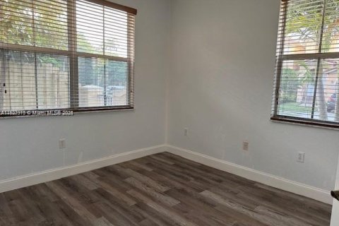 Casa en alquiler en Miami, Florida, 4 dormitorios, 212.75 m2 № 1798799 - foto 18