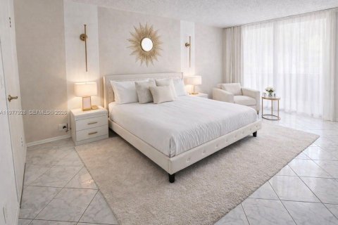 Condo in Hallandale Beach, Florida, 2 bedrooms  № 2042004 - photo 3