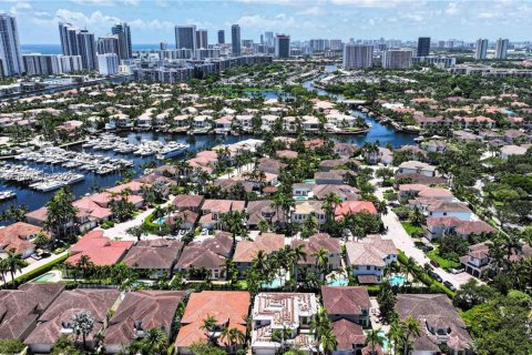 Condo in Hallandale Beach, Florida, 2 bedrooms  № 2042004 - photo 10