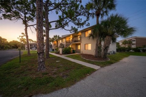 Copropriété à vendre à Port Charlotte, Floride: 2 chambres, 78.04 m2 № 2225284 - photo 13