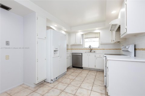 Купить кондоминиум в Авентура, Флорида 2 спальни, 117.8м2, № 1709107 - фото 4