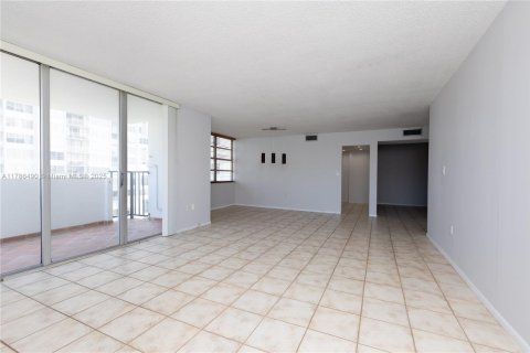 Купить кондоминиум в Авентура, Флорида 2 спальни, 117.8м2, № 1709107 - фото 29