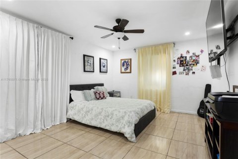 House in Miami, Florida 4 bedrooms, 182 sq.m. № 1868732 - photo 7