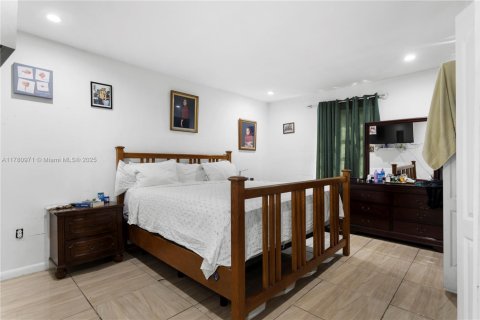 House in Miami, Florida 4 bedrooms, 182 sq.m. № 1868732 - photo 9