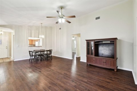 House in Zephyrhills, Florida 2 bedrooms, 111.48 sq.m. № 1555247 - photo 3