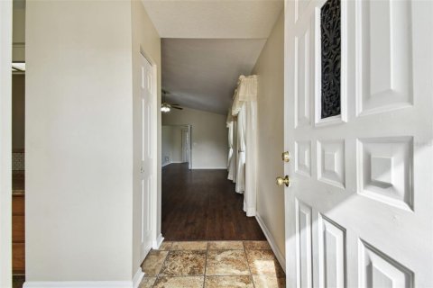 House in Zephyrhills, Florida 2 bedrooms, 111.48 sq.m. № 1555247 - photo 2
