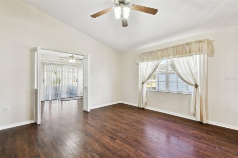 House in Zephyrhills, Florida 2 bedrooms, 111.48 sq.m. № 1555247 - photo 4