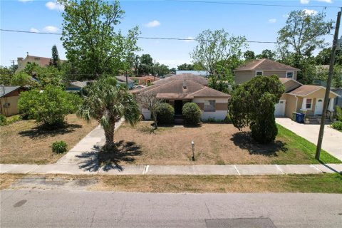 House in Tampa, Florida 3 bedrooms, 120.59 sq.m. № 1662762 - photo 1