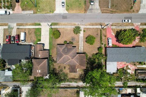 House in Tampa, Florida 3 bedrooms, 120.59 sq.m. № 1662762 - photo 10