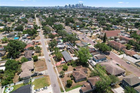 House in Tampa, Florida 3 bedrooms, 120.59 sq.m. № 1662762 - photo 8