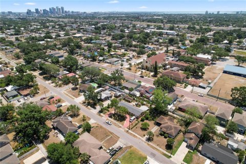 House in Tampa, Florida 3 bedrooms, 120.59 sq.m. № 1662762 - photo 7