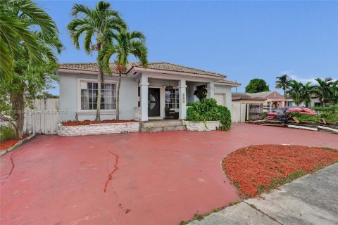 Villa ou maison à vendre à Hialeah, Floride: 3 chambres, 185.8 m2 № 1966651 - photo 4