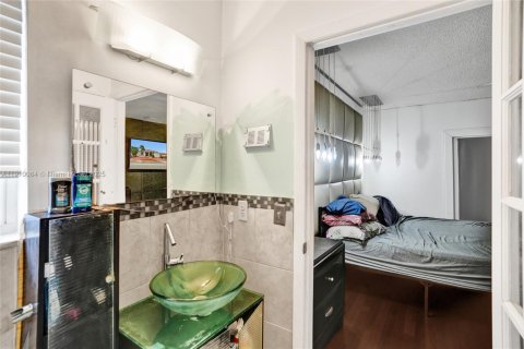 Villa ou maison à vendre à Hialeah, Floride: 3 chambres, 185.8 m2 № 1966651 - photo 30