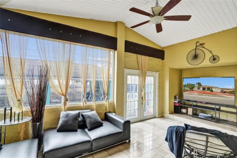 Villa ou maison à vendre à Hialeah, Floride: 3 chambres, 185.8 m2 № 1966651 - photo 13