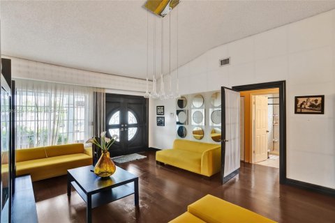 Villa ou maison à vendre à Hialeah, Floride: 3 chambres, 185.8 m2 № 1966651 - photo 12