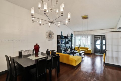 Villa ou maison à vendre à Hialeah, Floride: 3 chambres, 185.8 m2 № 1966651 - photo 18