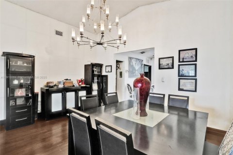 Villa ou maison à vendre à Hialeah, Floride: 3 chambres, 185.8 m2 № 1966651 - photo 16