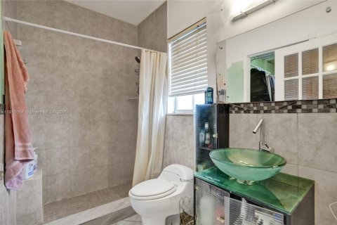 Villa ou maison à vendre à Hialeah, Floride: 3 chambres, 185.8 m2 № 1966651 - photo 28