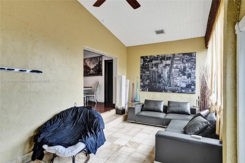 Villa ou maison à vendre à Hialeah, Floride: 3 chambres, 185.8 m2 № 1966651 - photo 14