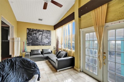 Villa ou maison à vendre à Hialeah, Floride: 3 chambres, 185.8 m2 № 1966651 - photo 24