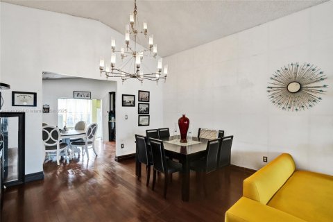 Villa ou maison à vendre à Hialeah, Floride: 3 chambres, 185.8 m2 № 1966651 - photo 15