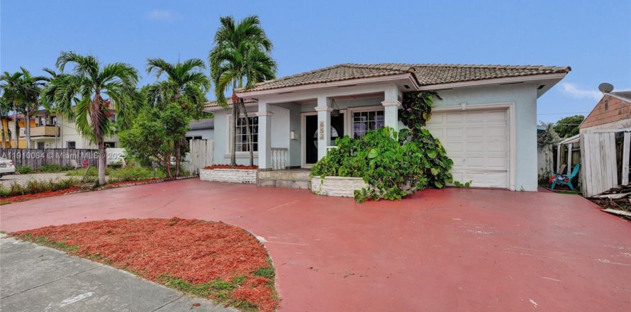 Villa ou maison à Hialeah, Floride 3 chambres, 185.8 m2 № 1966651