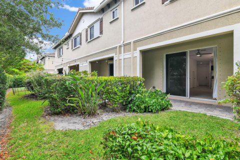 Touwnhouse à louer à Deerfield Beach, Floride: 3 chambres, 146.04 m2 № 2078579 - photo 13