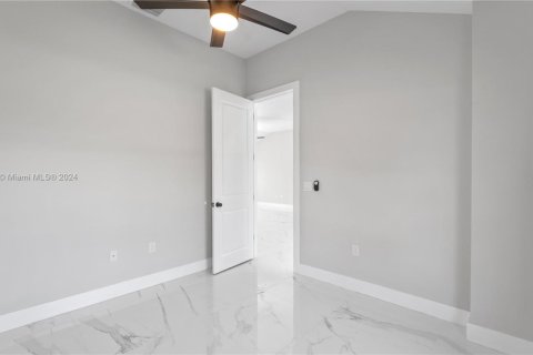 House in Lehigh Acres, Florida 4 bedrooms, 162.02 sq.m. № 1694685 - photo 11