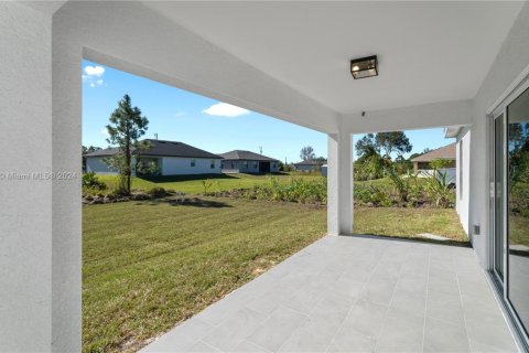 House in Lehigh Acres, Florida 4 bedrooms, 162.02 sq.m. № 1694685 - photo 27
