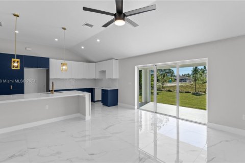 House in Lehigh Acres, Florida 4 bedrooms, 162.02 sq.m. № 1694685 - photo 17