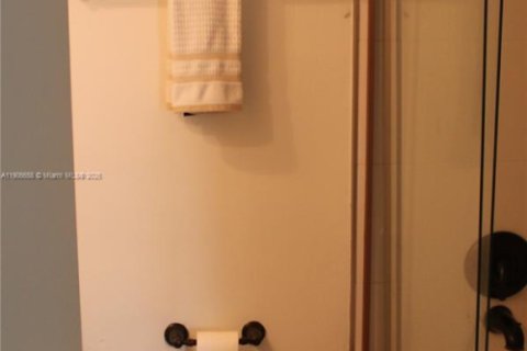 Снять в аренду таунхаус в Майами, Флорида 3 спальни, 151.43м2, № 1963188 - фото 18