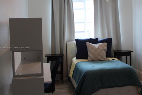 Снять в аренду таунхаус в Майами, Флорида 3 спальни, 151.43м2, № 1963188 - фото 14