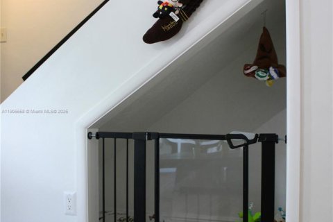 Снять в аренду таунхаус в Майами, Флорида 3 спальни, 151.43м2, № 1963188 - фото 3