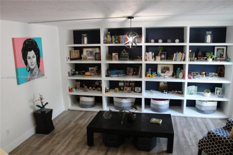 Снять в аренду таунхаус в Майами, Флорида 3 спальни, 151.43м2, № 1963188 - фото 2