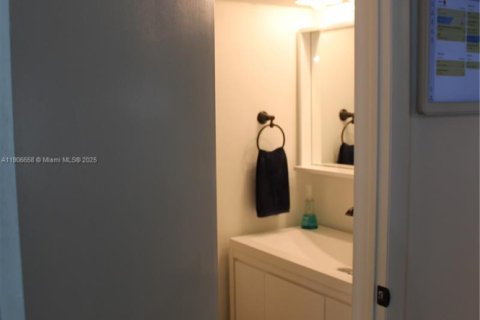 Снять в аренду таунхаус в Майами, Флорида 3 спальни, 151.43м2, № 1963188 - фото 4