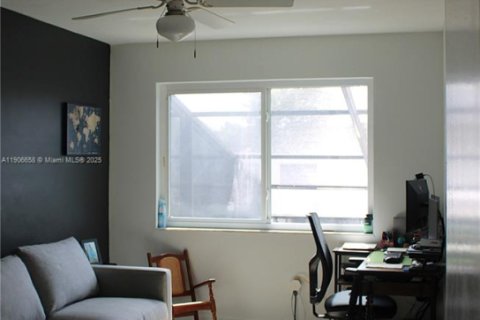 Снять в аренду таунхаус в Майами, Флорида 3 спальни, 151.43м2, № 1963188 - фото 11