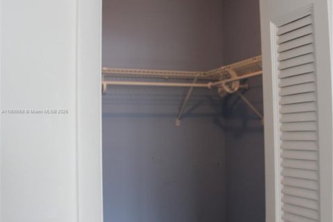 Снять в аренду таунхаус в Майами, Флорида 3 спальни, 151.43м2, № 1963188 - фото 13