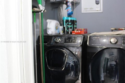 Снять в аренду таунхаус в Майами, Флорида 3 спальни, 151.43м2, № 1963188 - фото 19