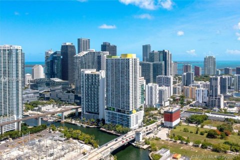 Condominio en alquiler en Miami, Florida, 2 dormitorios, 120.77 m2 № 1992896 - foto 4